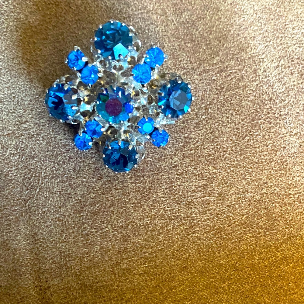 Blue Crystal Floral Brooch - Elegant Women’s Jewelry